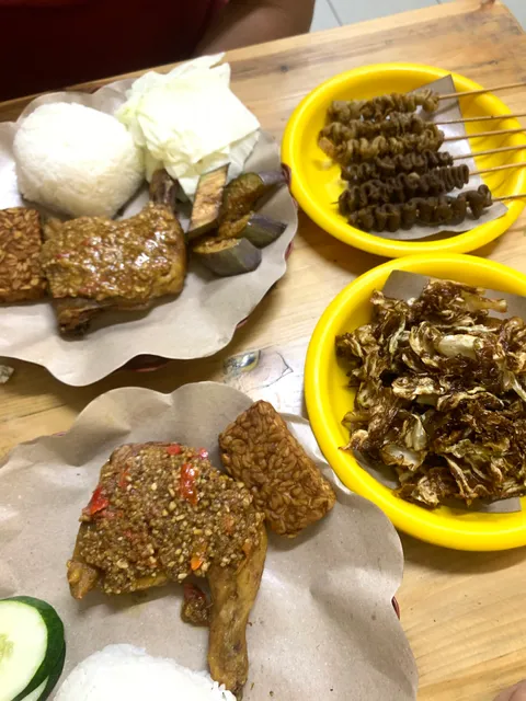 Ayam Gepuk Pak Gembus Koblen Bubutan