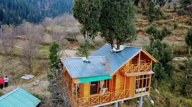 Jibhi Hunting Wood Tree and Kathkuni cottages