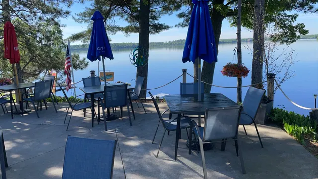 Castaways Bar & Grill