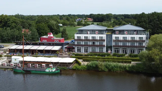 Riverside Hotel