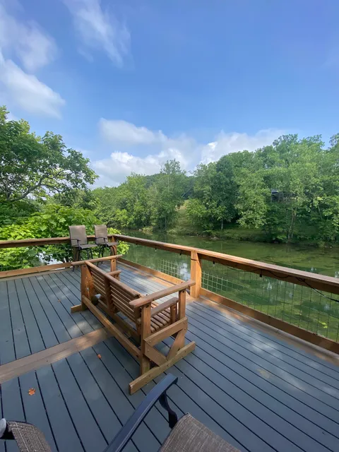 Barrett's River Lodge on South Holston River