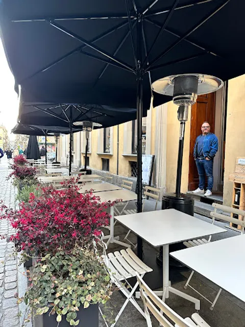 Diecicento Enoteca Ristorante con il vizio della Pizza