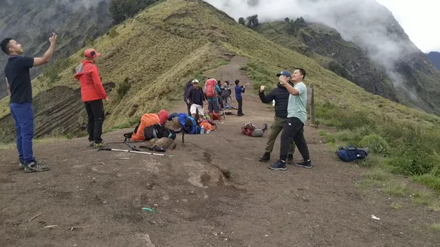 Pelawangan Sembalun Camp Site