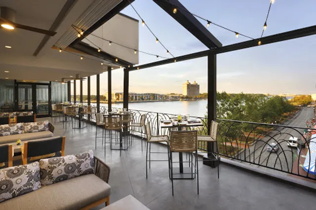 Moss + Oak Savannah Eatery