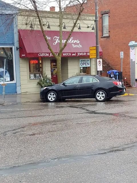 The Jewelers Bench