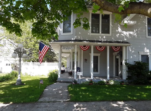 Holly House Inn