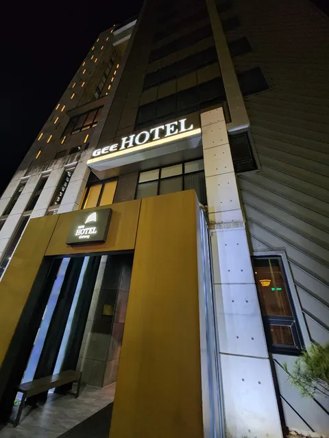 Gee Hotel