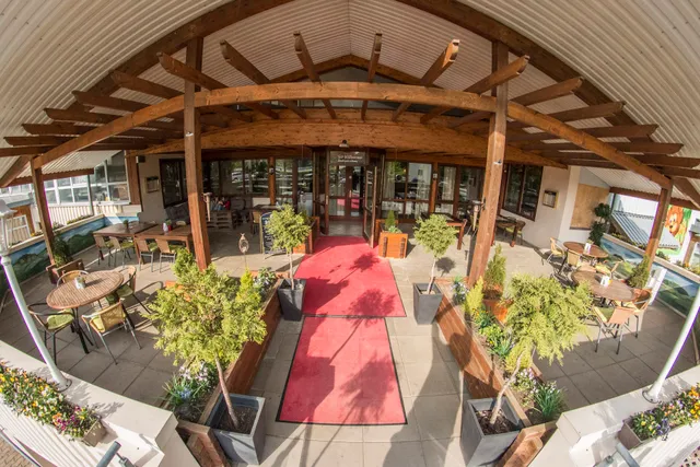 Rose Court / Rosenhof Riding School