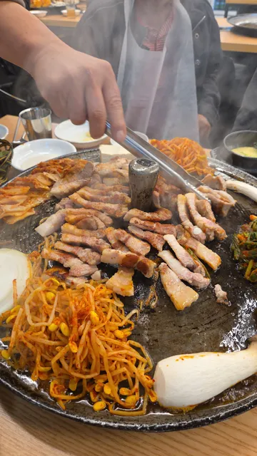 싹쓰리솥뚜껑김치삼겹살