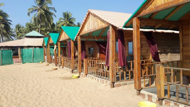 Saxony Beach Cottages & Restaurant