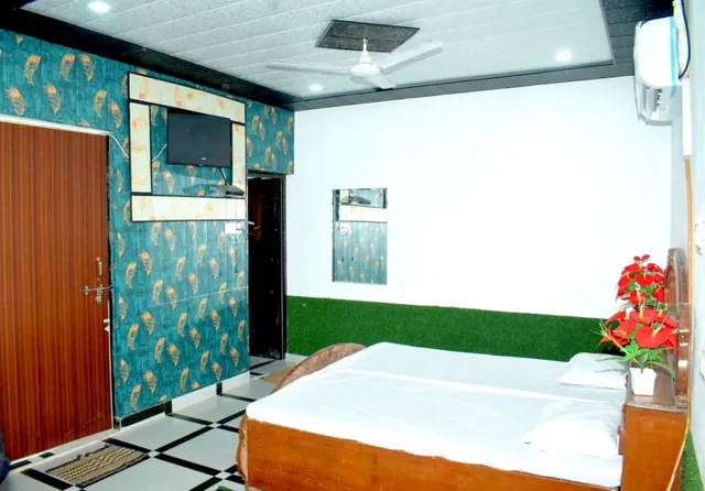 Radhey Krishna Home Stay - Affordable Homestay in Mathura| Best Homestay in Mathura| Best Guest House in Mathura