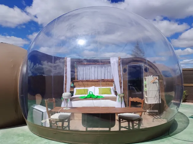 Cosmoveros - Hotel Burbuja