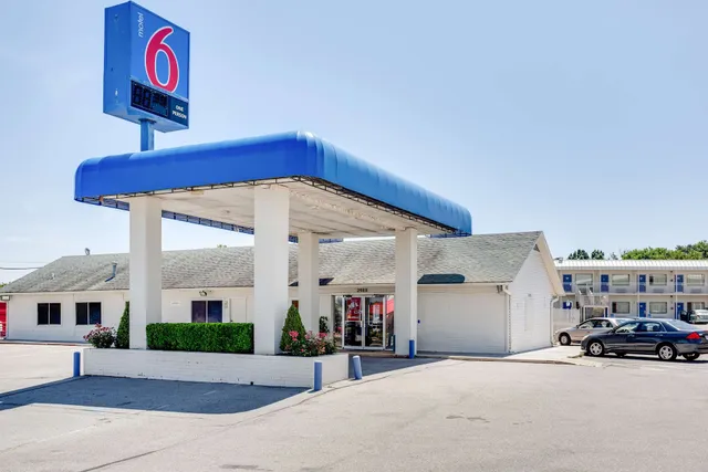 Motel 6 Fayetteville, AR