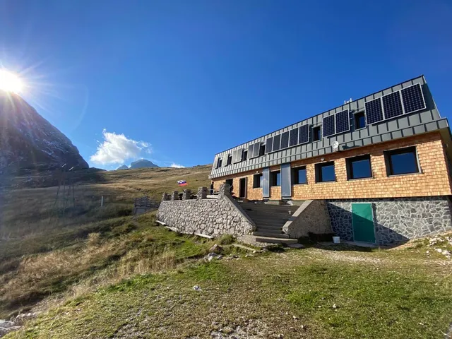 Kamniška koča na Kamniškem sedlu