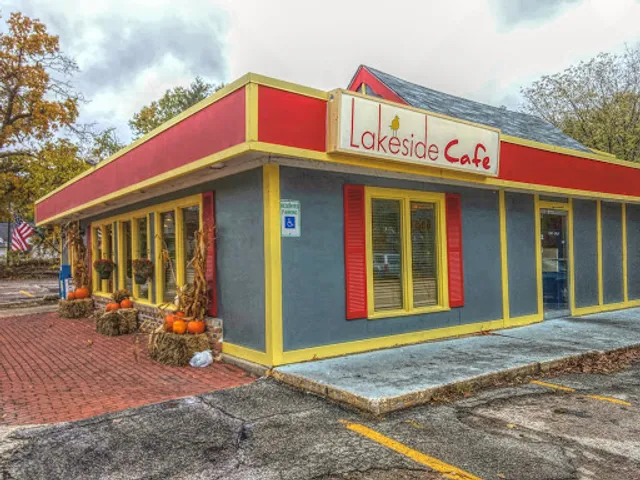 Lakeside Cafe