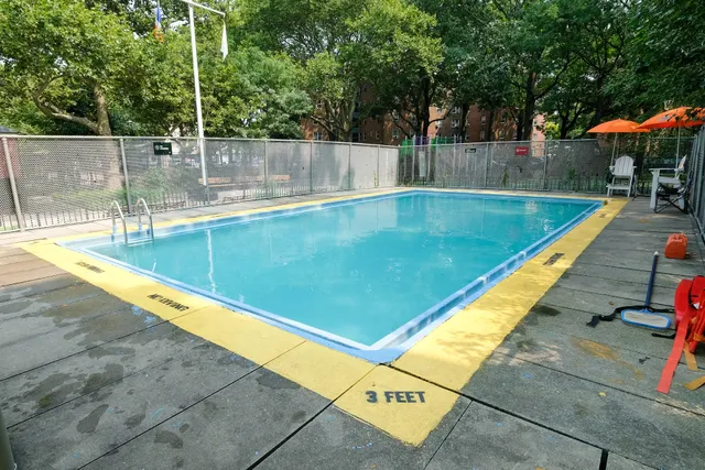 Glenwood Houses Pool