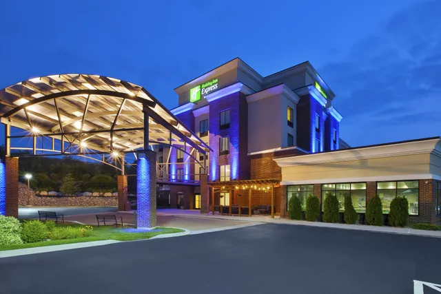 Holiday Inn Express & Suites Geneva Finger Lakes by IHG