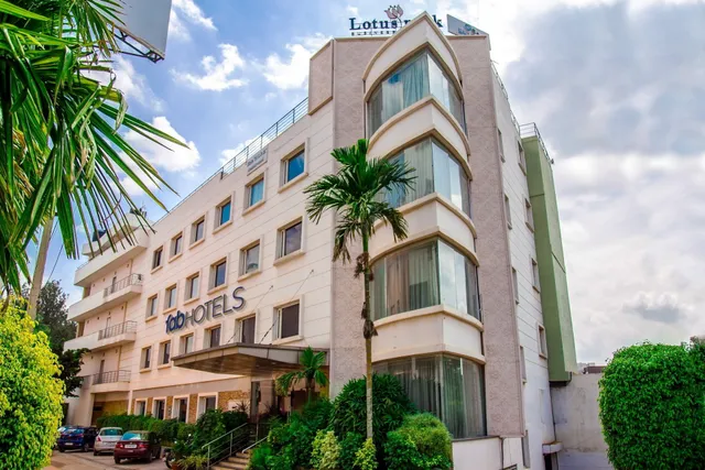 FabHotel Lotus Park