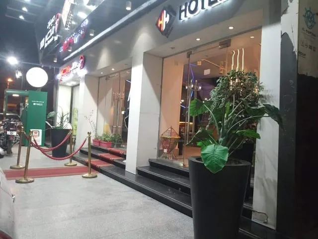 فندق الحسين السياحي