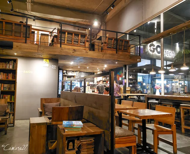 La Biblioteca Café SV