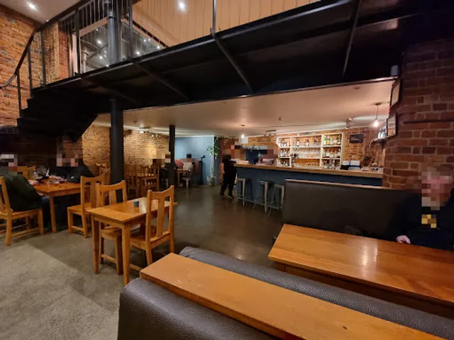 Moons Restaurant and Bar