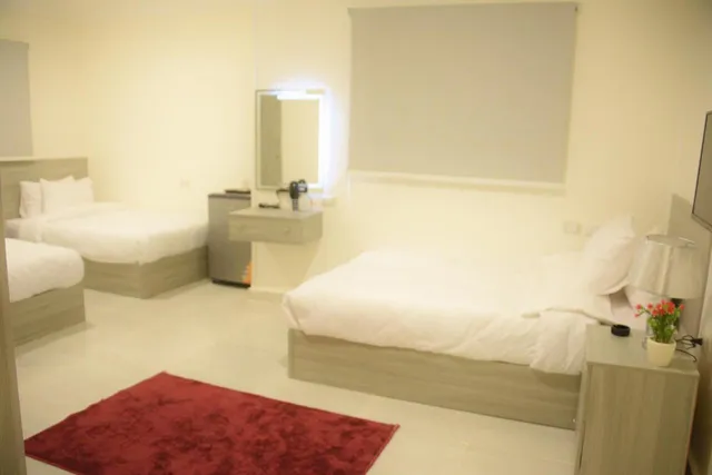 nino pyramids boutique