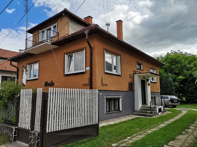 Holiday House Mirika