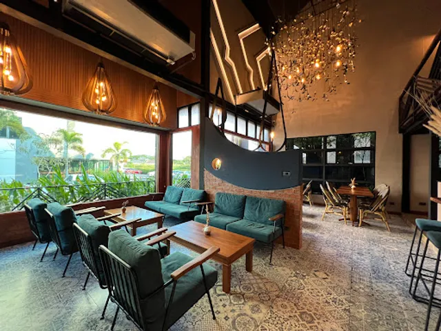 ลองซิเออ คาเฟ่ - Longsier Cafe