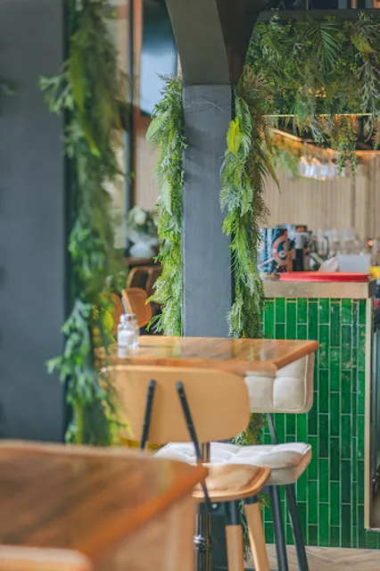 Mojito Café - Restaurant & Bar sur le port de Hyères