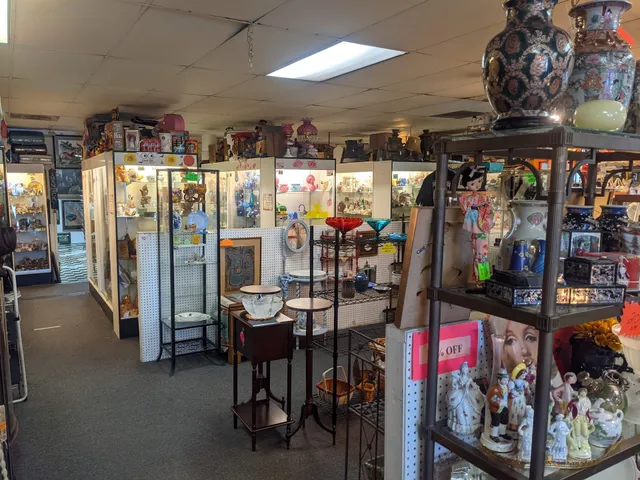 Ola's Antiques & Collectibles