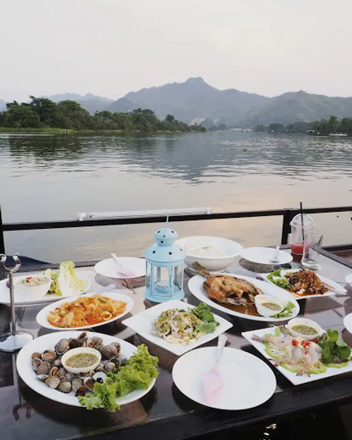 Dedthodsaphak Restaurant