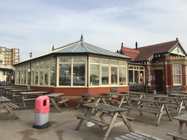 Marine Lake Cafe & Bar