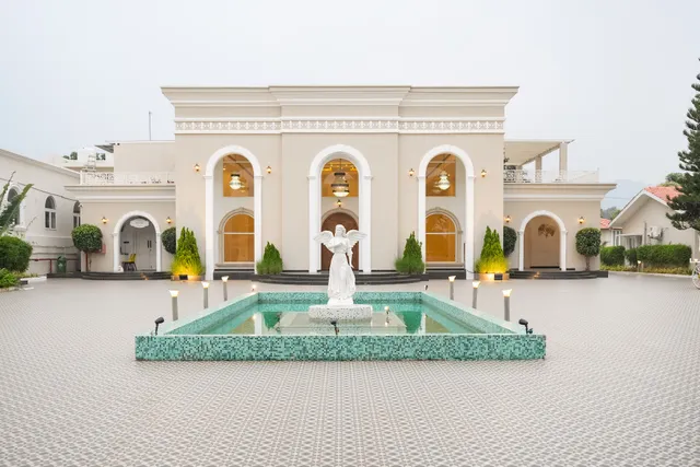 CSR LANDMARK RESORTS