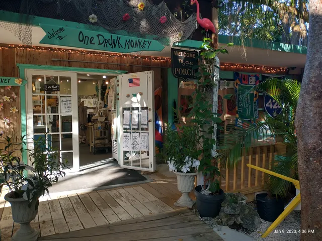 Betsy Bar and Souvenirs