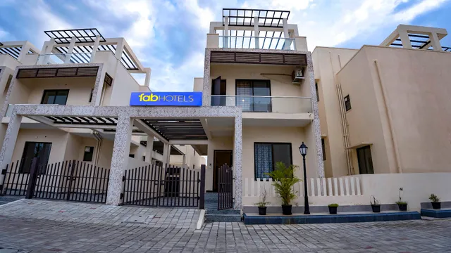 FabHotel Continental LeBe Inn