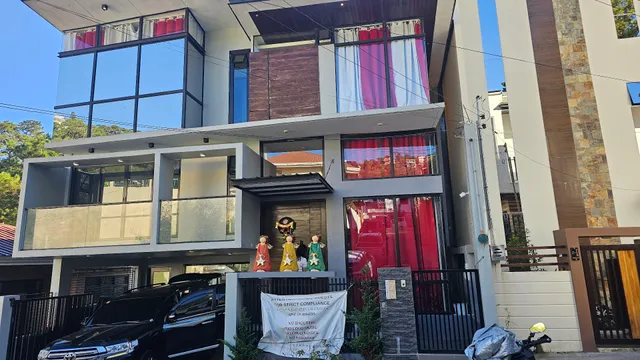 Glass & Green Perch by Reni’s Notre Reve