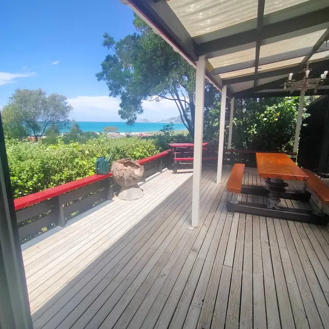 Stranded in Paradise Ecolodge