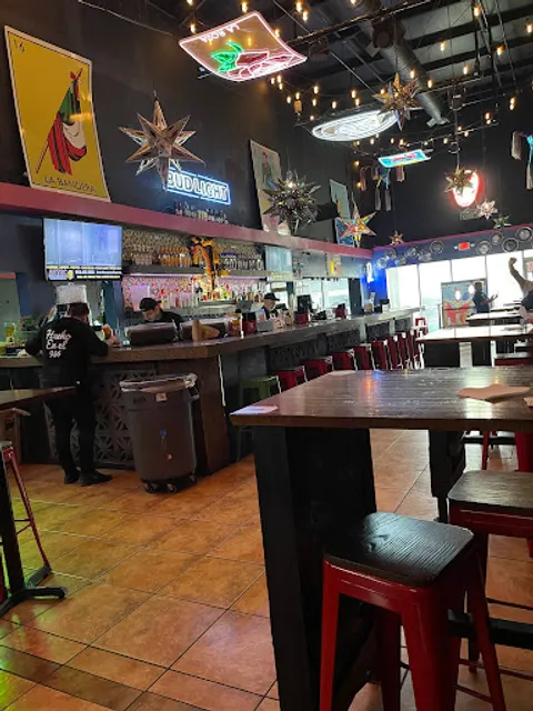 Suerte Bar & Grill Uptown