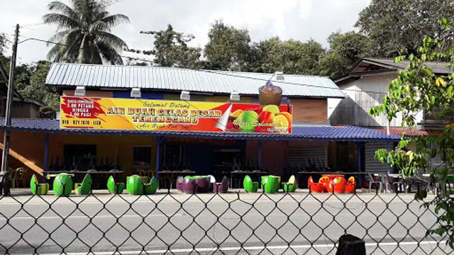 Kedai Air Buah Gelas Besar Terengganu "Air Buah Pak San"