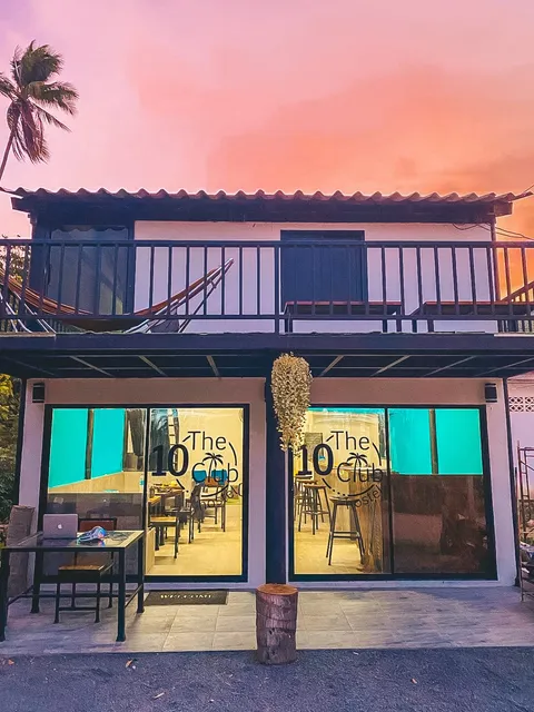 The 10 club hostel