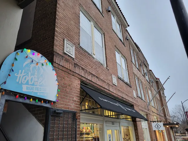 Hobie's Tiki Dawgs & Daqs