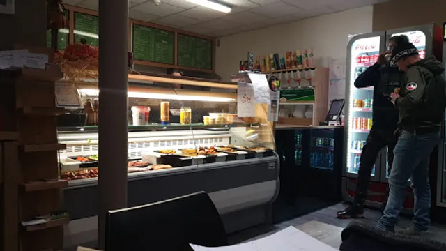 La Frite Devant Les Bois