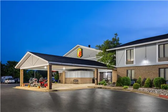 Super 8 by Wyndham Harrison AR