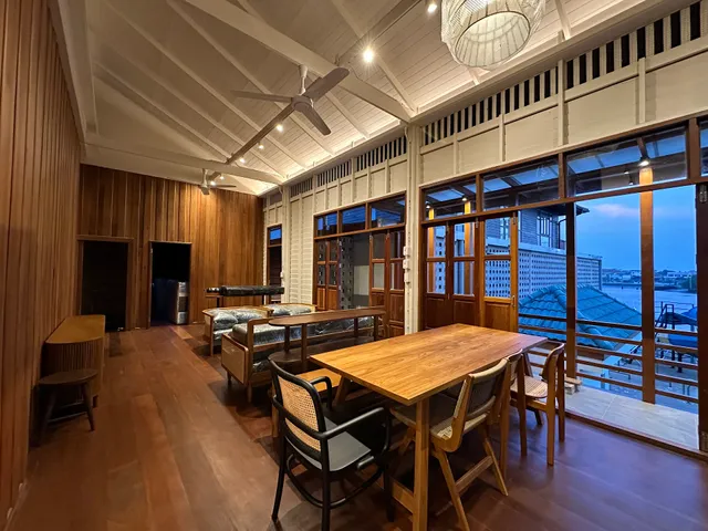 rongmai mahachai cafe and stay