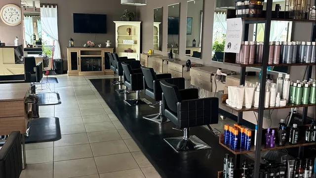 Cut to the Chase Hair Salon Vernon