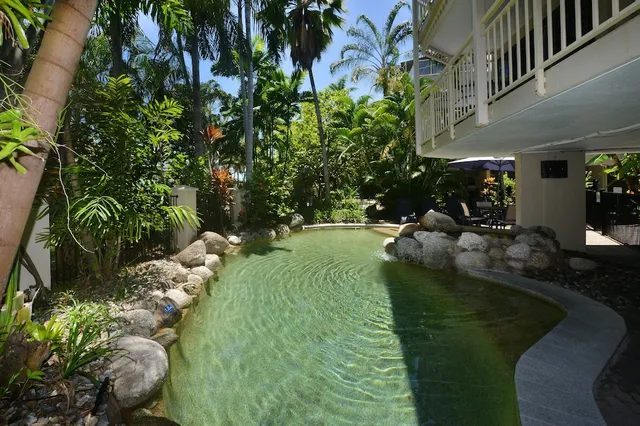 Driftwood-Mantaray Apartments