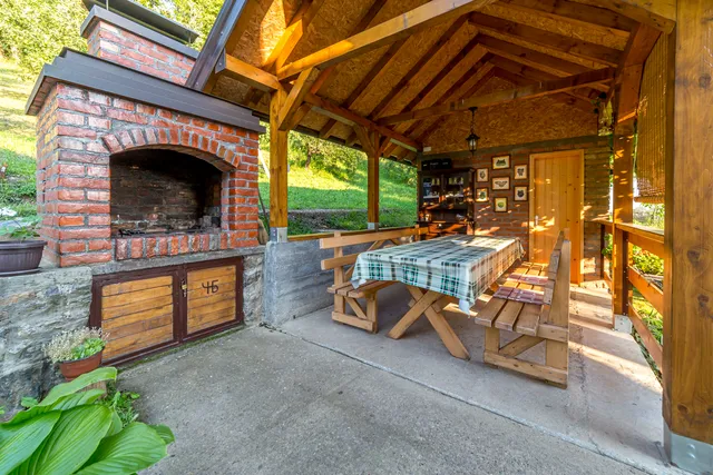 Рустична кућа "Црвена стена"