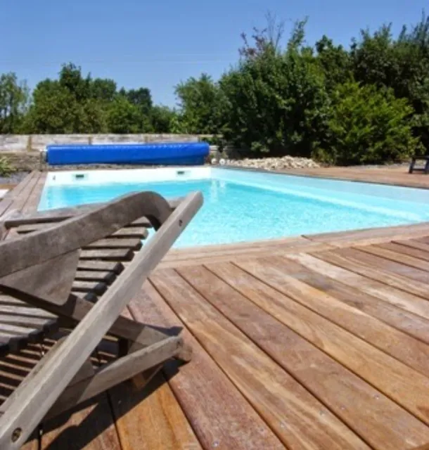 L'ANCIENNE FERME Ch. d'hôtes 14 personnes. Piscine