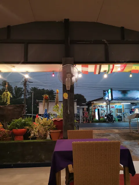 Me.Oody Restaurant & Bar