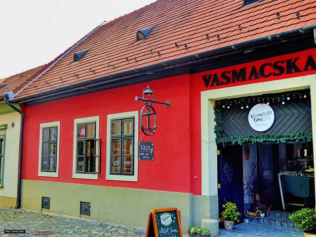 Vasmacska KávéZoo